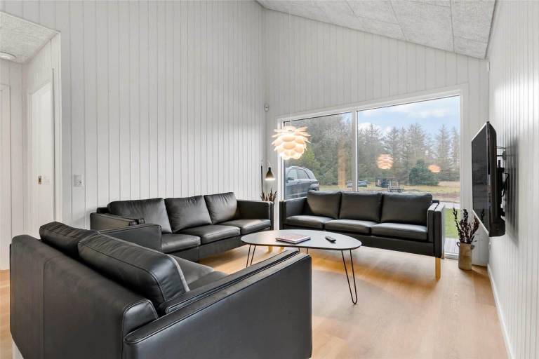 Vacation home with patio, hot tub & sauna — photo 4