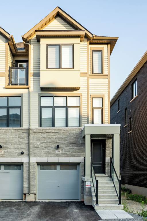 House Oshawa