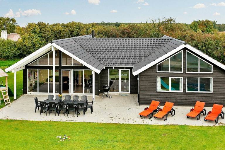 Vacation home with patio, pool & barbecue in Bogense