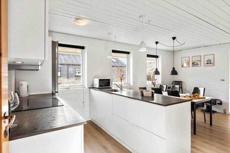 House with BBQ, jacuzzi & terrace — photo 4