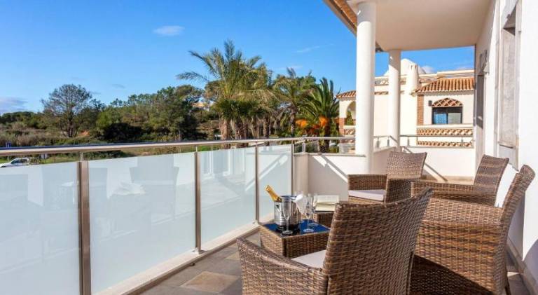Villa with private pool, patio & garden — photo 5