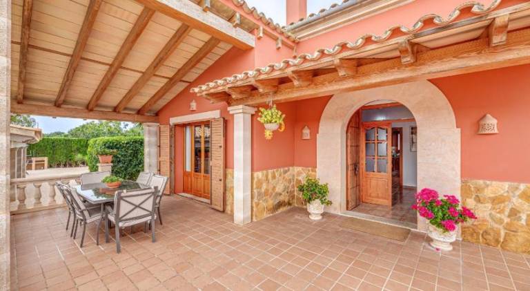 Villa with garden, pool & patio — photo 4