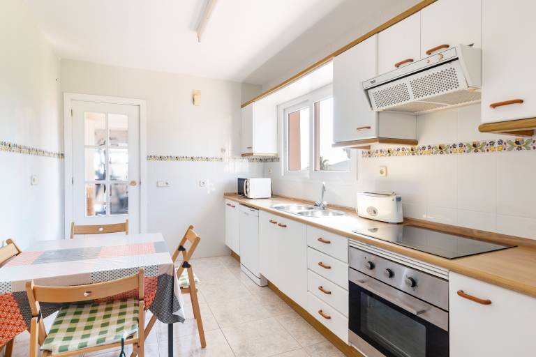 Fully equipped pleasant villa with garden, pool & BBQ | Sea view | Close to the beach | Perfect for remote work | Pet-friendly — photo 5