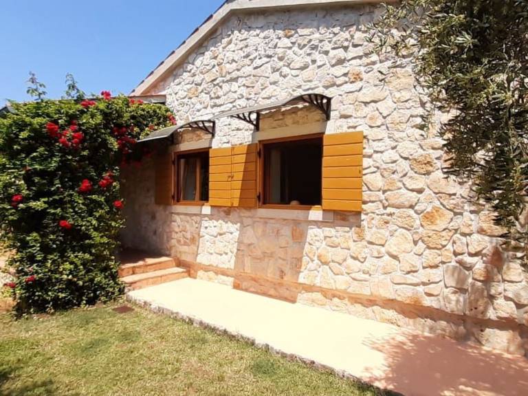 Vacation home with garden, terrace & barbecue — photo 2