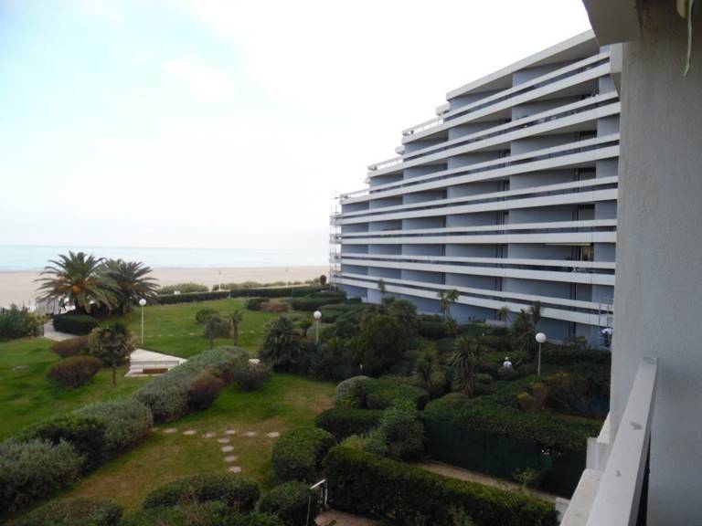 Sea View Studio Cabin with Parking, Canet South in Canet-en-Roussillon