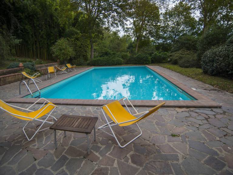 Apartment with patio, yard & pool in Viterbo