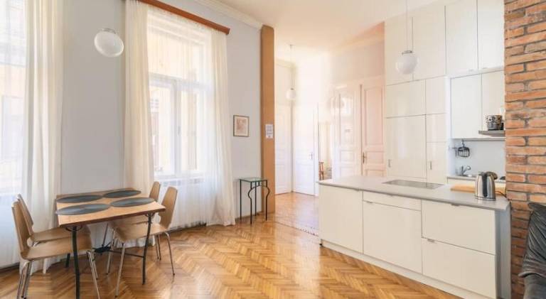 Stylish, Large & Bright Loft in City Center by NW — photo 3