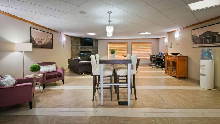 Best Western Grande Prairie Hotel & Suites — photo 5