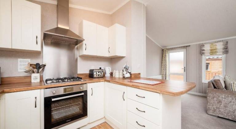 Charming lodge with BBQ & patio | Dogs allowed — photo 3