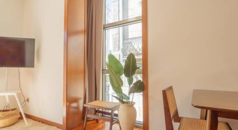 Apartment with patio — photo 5