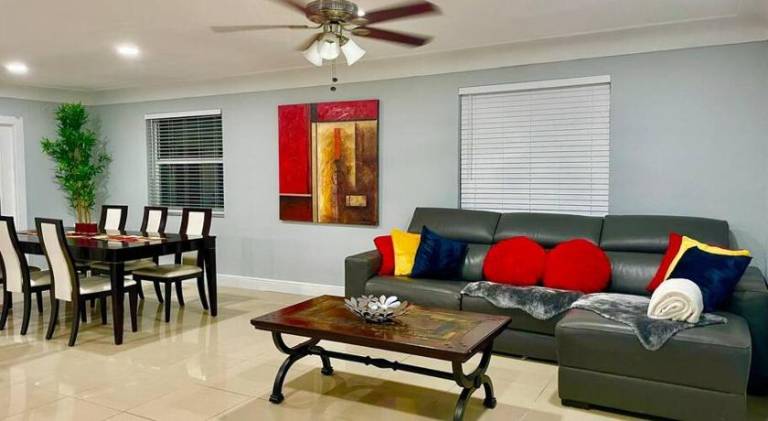 House with pool in Fort Lauderdale, FL