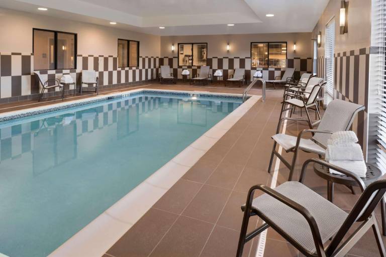 Hampton Inn Lincoln Airport — photo 2