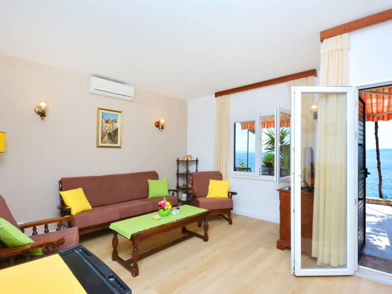 Fully equipped nice house with BBQ, patio & yard | Sea view | Pet-friendly — photo 4