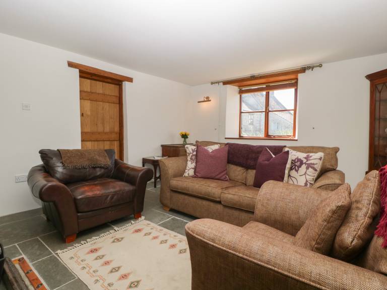 Family-oriented charming cottage with yard | Dogs allowed — photo 4