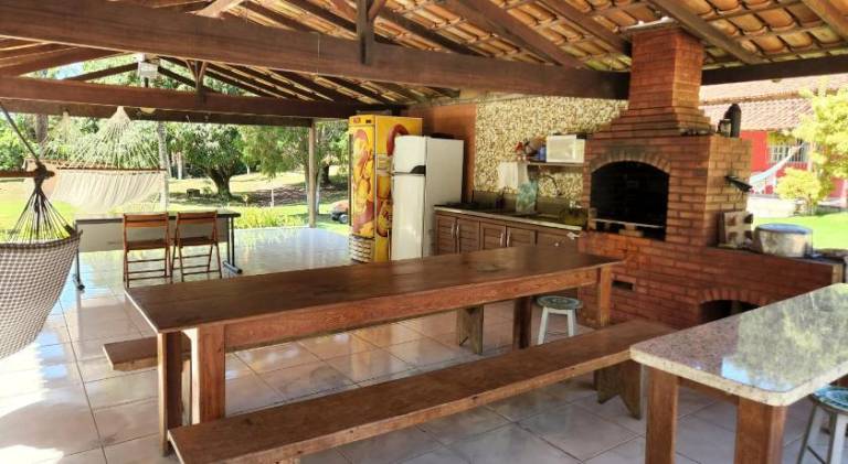 Lodge with private pool, BBQ & yard — photo 3