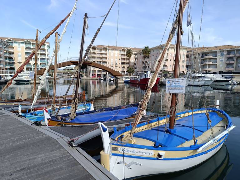 Holiday apartment with barbeque & yard in Fréjus