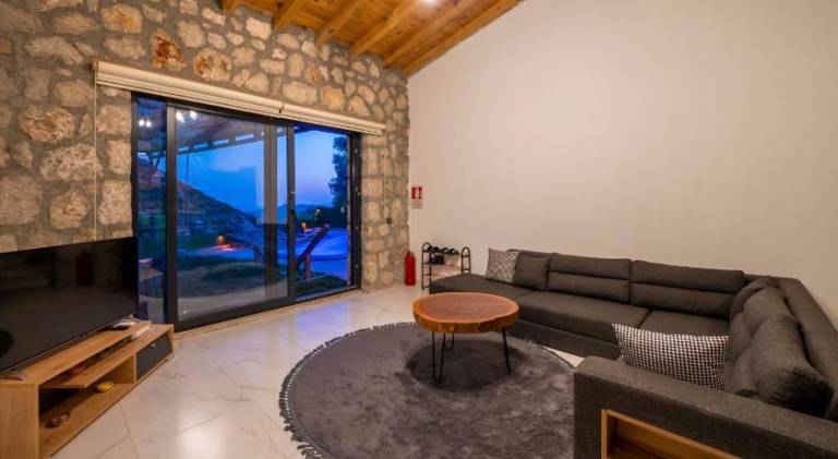 Villa with private pool, barbeque & yard — photo 4