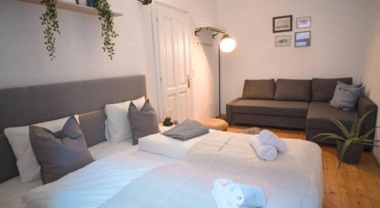 Apartment with garden | Next to Goldenes Dachl | Pets allowed — photo 2