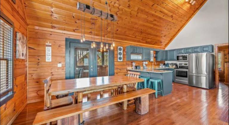 Vacation home with hot tub, pool & grill | Pets are welcome — photo 3