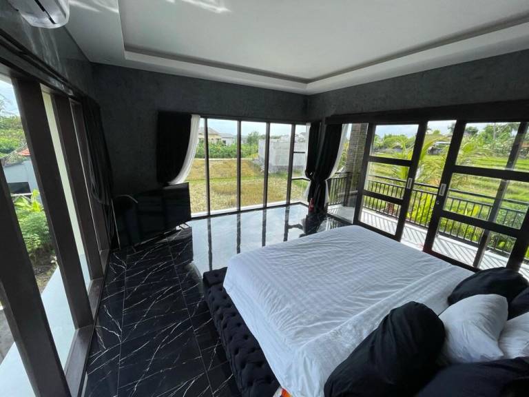 Villa with patio, pool & BBQ | Perfect for remote work | Pets allowed — photo 2