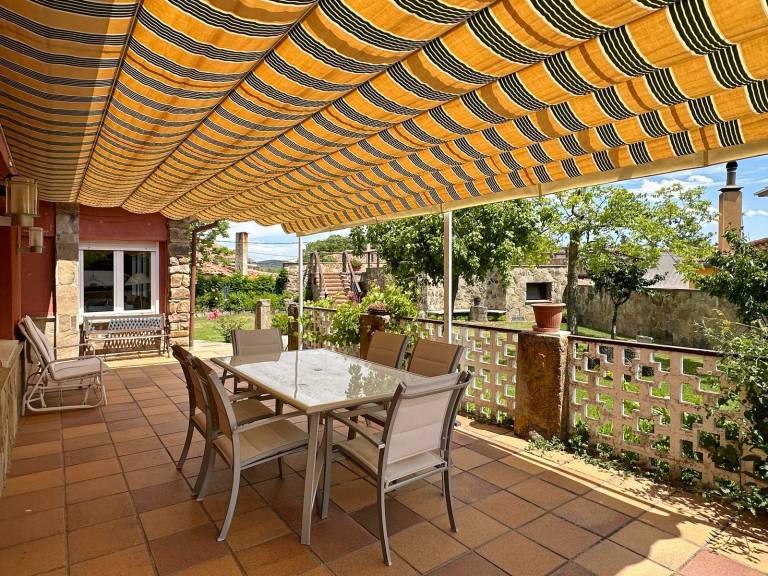 Vacation home with fast internet, terrace & garden | Garden view — photo 2