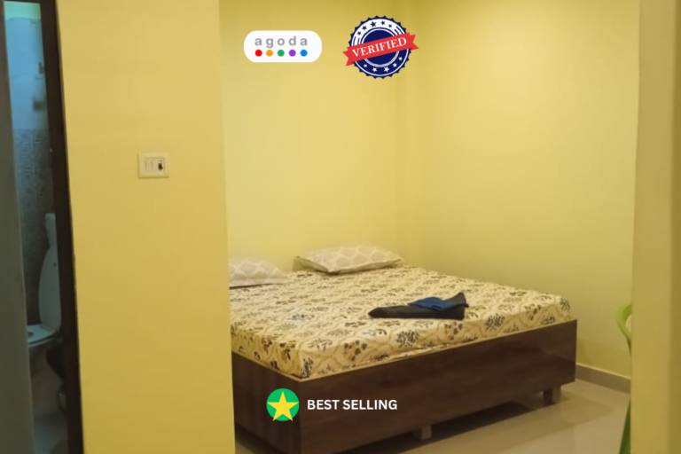 Goroomgo Om Sai Paying Guest House Varanasi in Tola