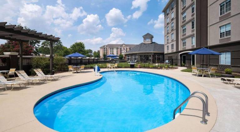 La Quinta Inn & Suites by Wyndham Greensboro NC — photo 3