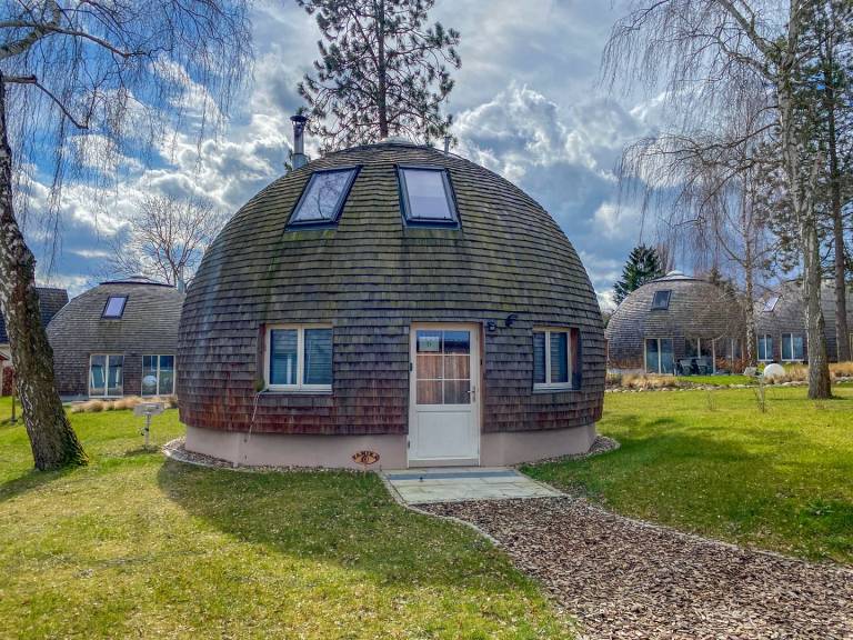 Kugelhaus Tamika – Sauna, Whirlpoolwanne, Kamin & Terrasse am Tollensesee — photo 3