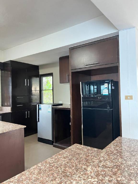 Villa with yard, barbeque & pool | Water view | Pet-friendly — photo 5