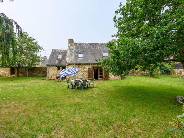 Vacation home with terrace & barbecue — photo 2