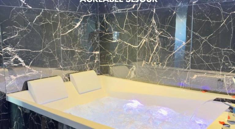 Apartment with hot tub in Douai