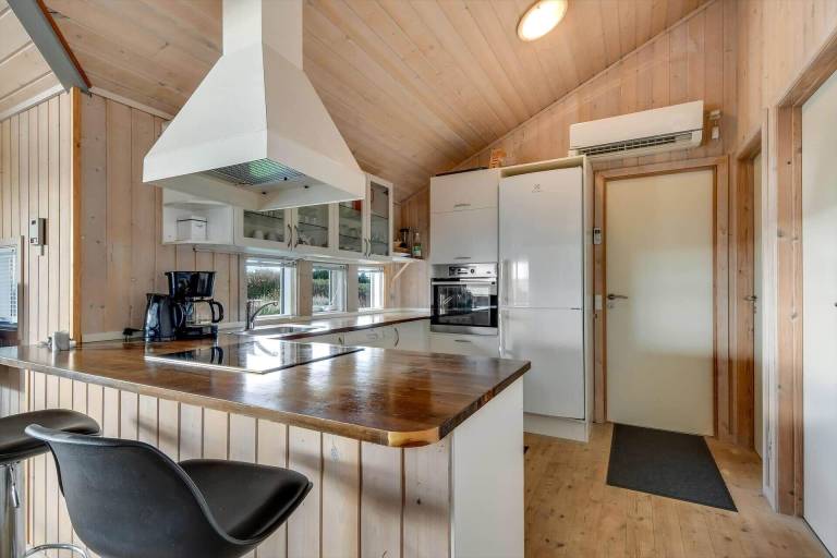 House with sauna, grill & terrace | Lake view — photo 3