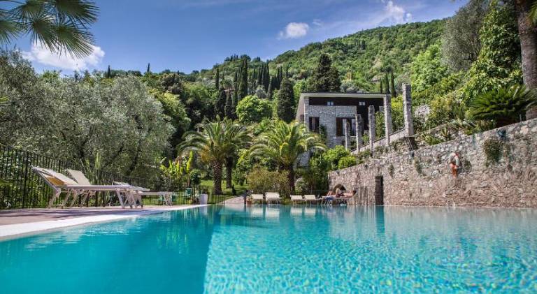Holiday apartment with patio, yard & pool | Beach nearby | Suitable for remote work | Pet-friendly in Gargnano