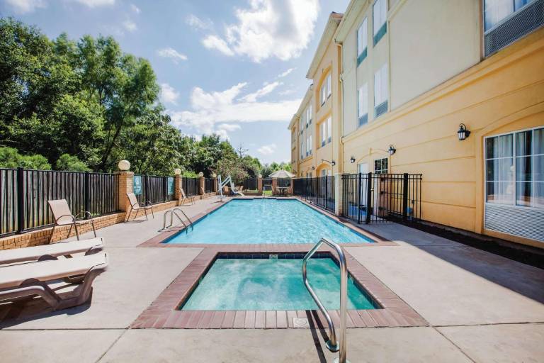 La Quinta Inn & Suites by Wyndham Baton Rouge Denham Springs — photo 2