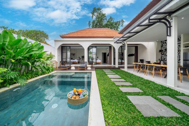 Villa with private pool, garden & grill | Good for workation in Canggu