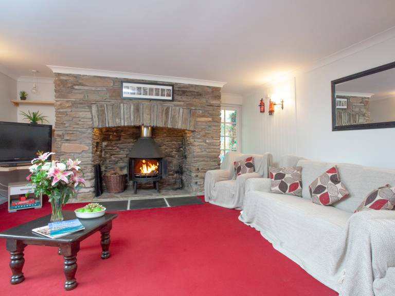 Family-friendly cottage with yard & barbecue | River view | Pets allowed — photo 3