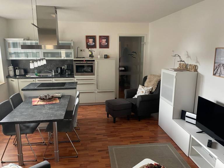 Stilvolles Dachgeschoss-Appartement für  4 Personen, Wlan & Hund erlaubt — photo 2