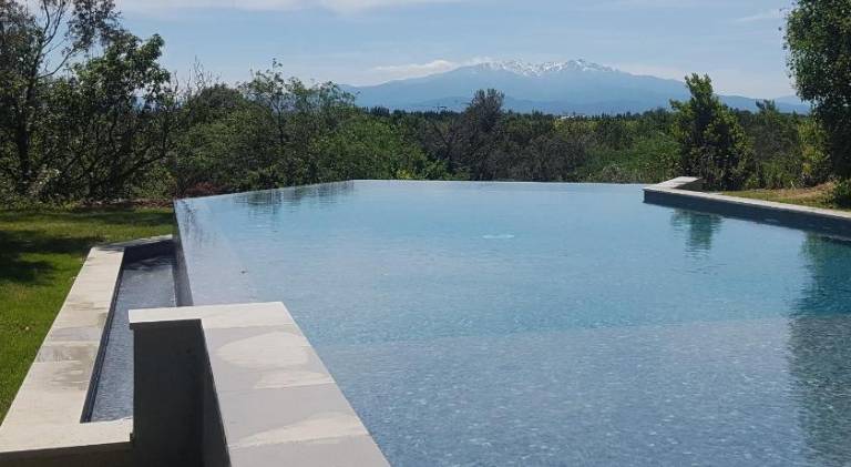 Vacation home with pool, BBQ & patio | Pets allowed — photo 5