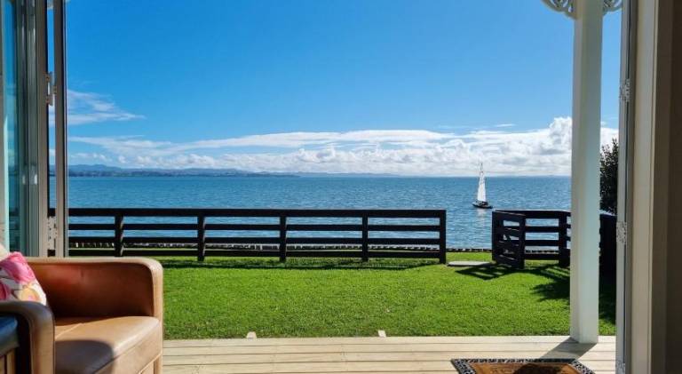Vacation home with 2 rooms for 4 persons in Auckland