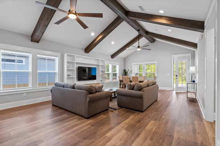 Family-friendly ample vacation home with yard | Dogs allowed — photo 4