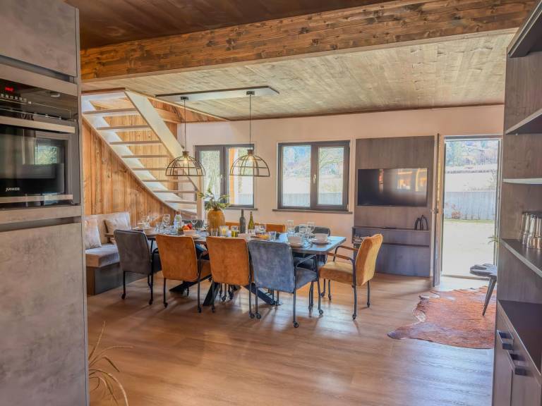 Luxury chalet on a lake and near ski resorts — photo 5