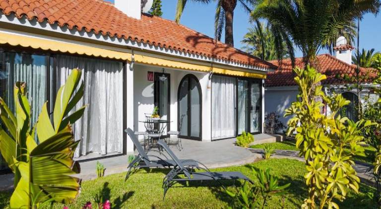 Fully equipped rental apartment with patio, private pool & yard | Pets are welcome in San Bartolomé de Tirajana