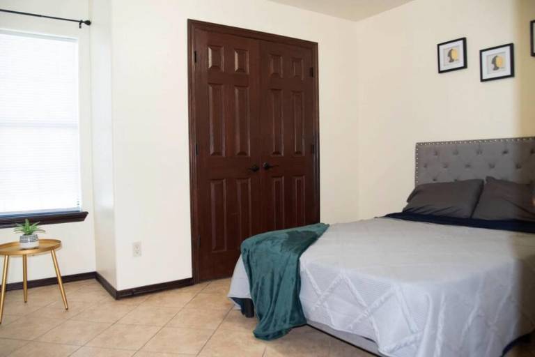 Modern 2 bed 2-bath next to University UTRGV — photo 4