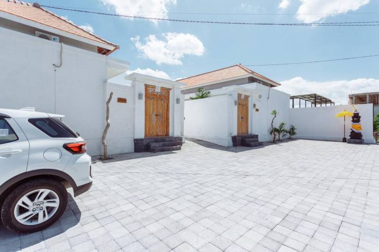 Villa with pool & garden — photo 4