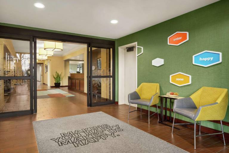 Hampton Inn Portland Airport — photo 3