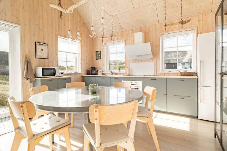 Fully equipped vacation home with barbeque & terrace | Beach nearby | Pets allowed — photo 5