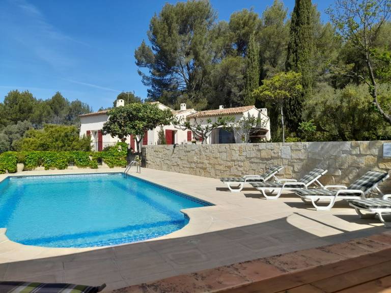 Fully equipped holiday apartment with patio, private pool & yard | Pet-friendly — photo 2