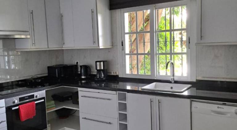 Fully equipped nice vacation home with terrace, yard & pool | Pets are welcome — photo 4