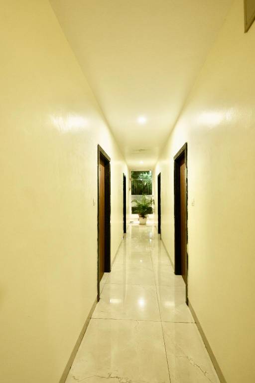 Hotel Green Leaf by Stays Easy