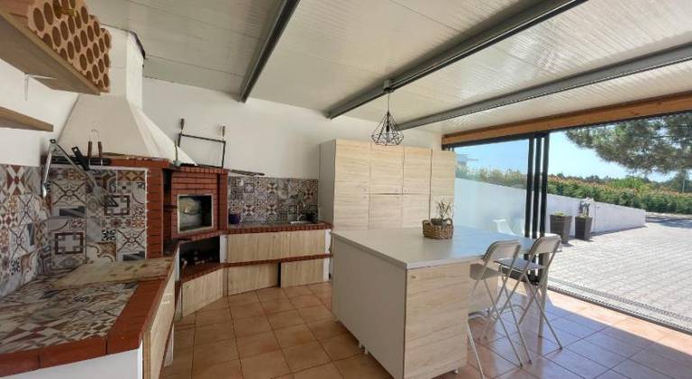 House with barbecue, hot tub & private pool | Perfect for remote work — photo 3